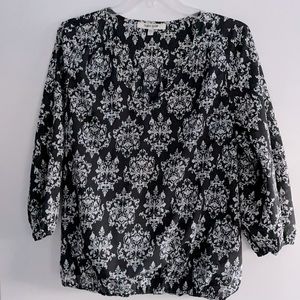 Black and white print top